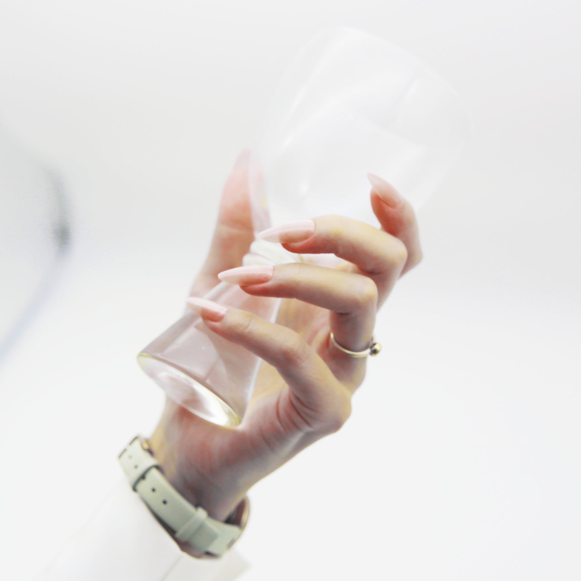 Fair Skin Medium Almond tip.120 pieces Press-On with 192 gels.